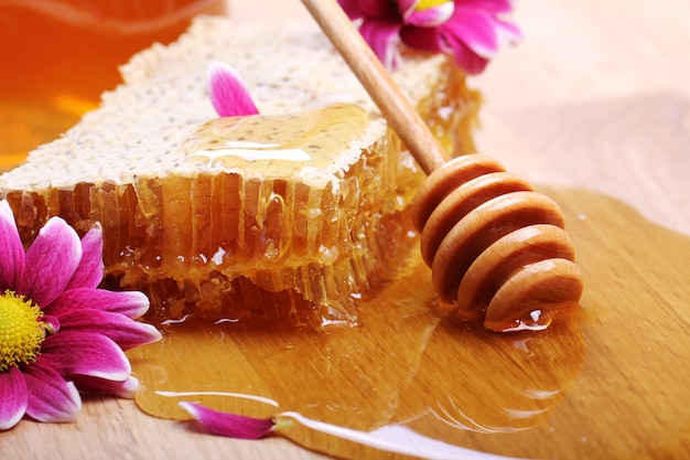 درمان مشکلات پوستی با عسل